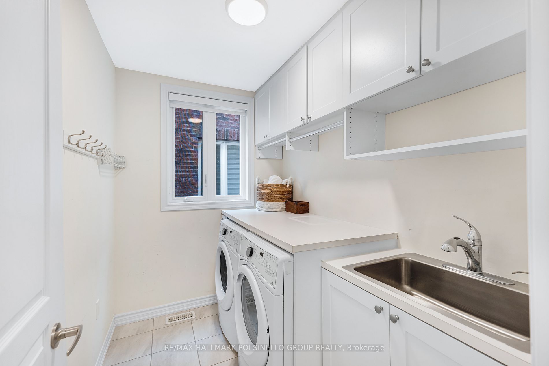 197 Hopkins Cres