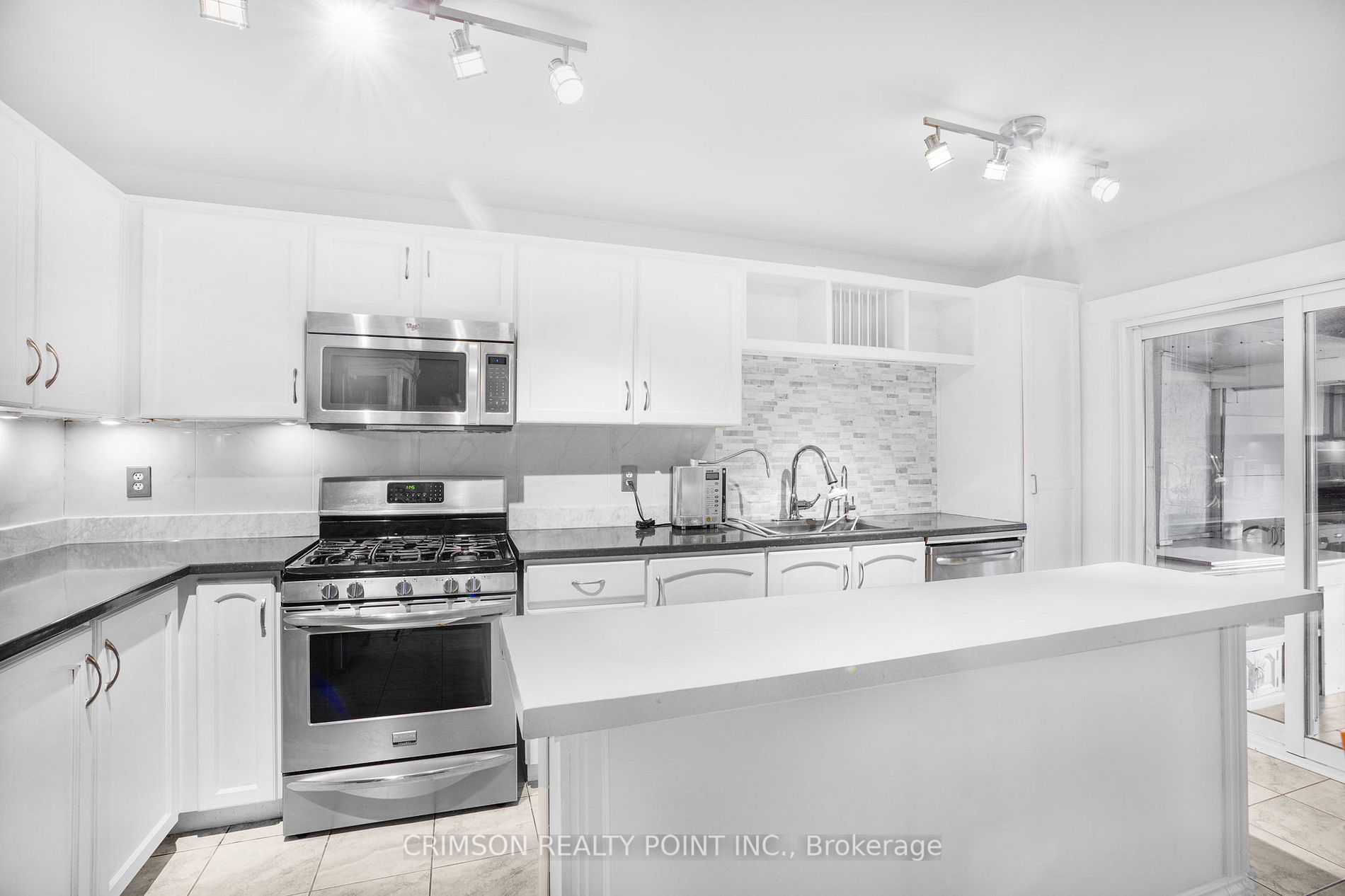 817 Elmwood Rd