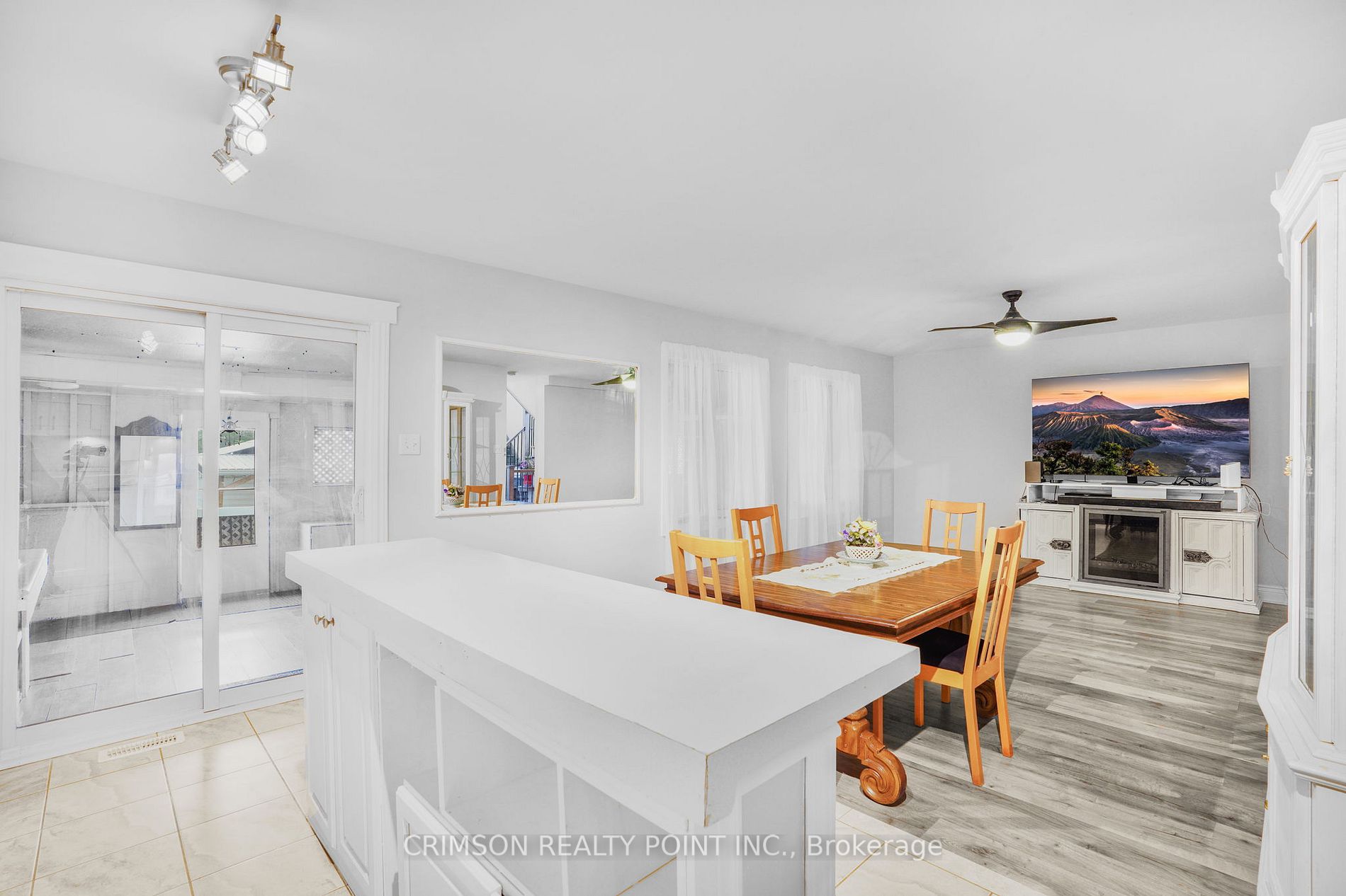 817 Elmwood Rd