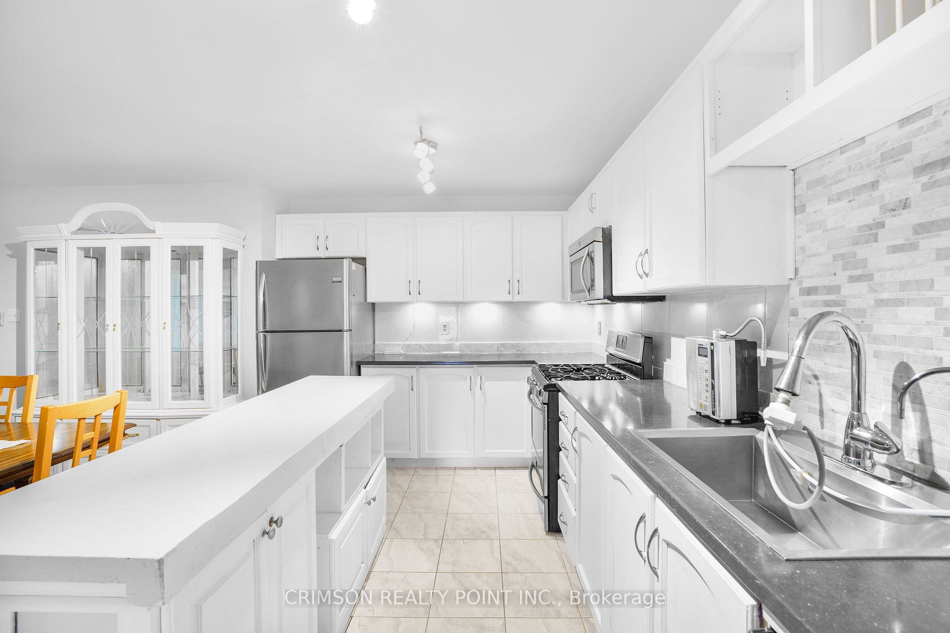 817 Elmwood Rd