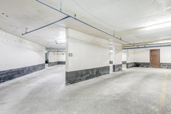 7811 Yonge St, #910