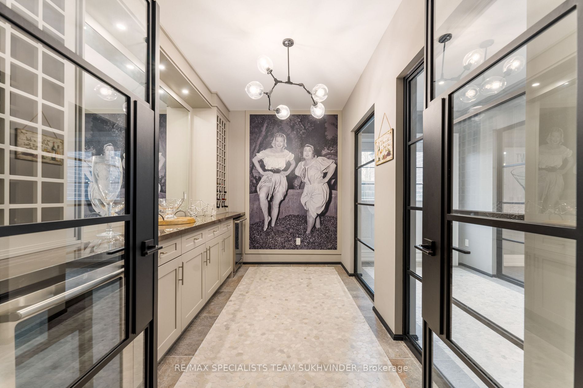 103 Carmichael Cres