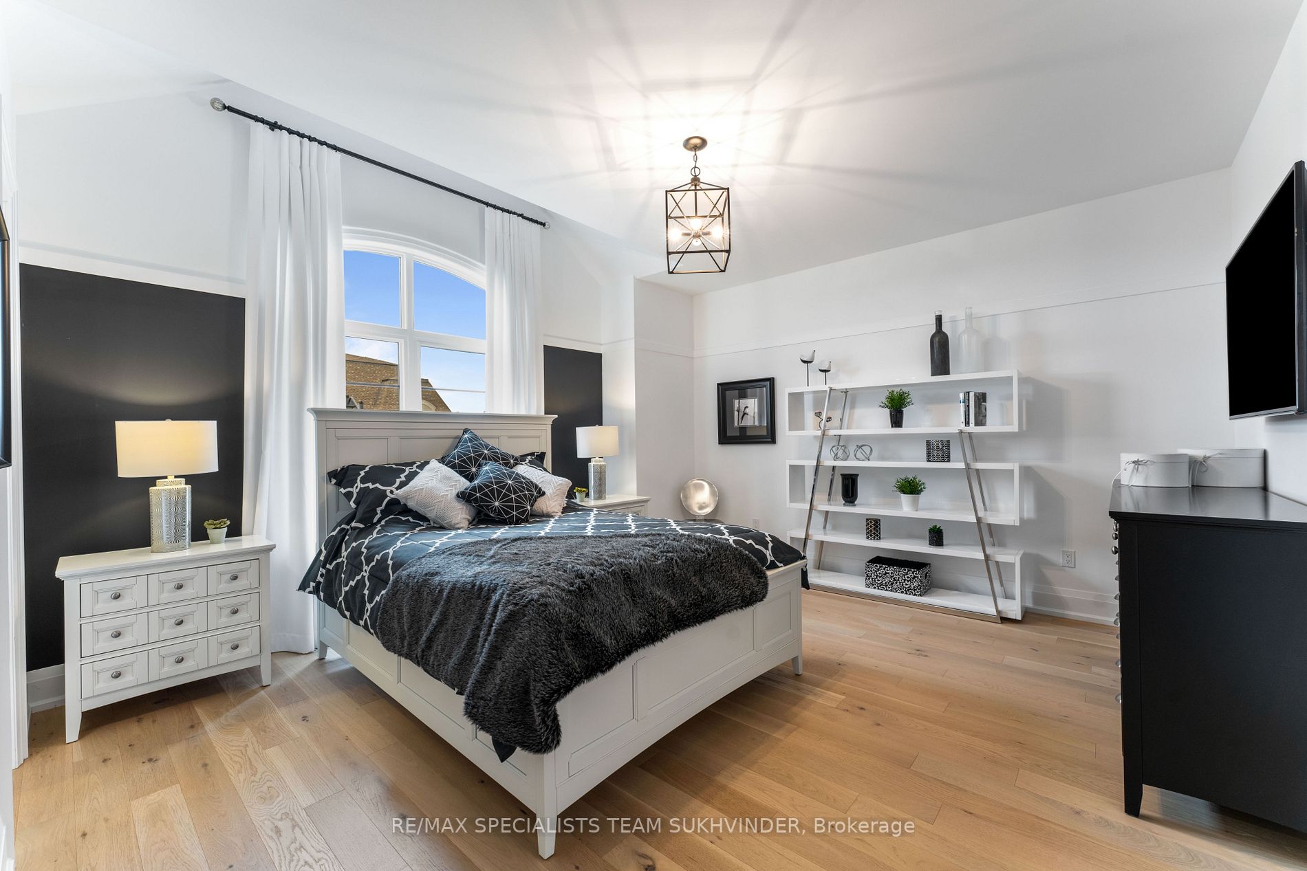103 Carmichael Cres