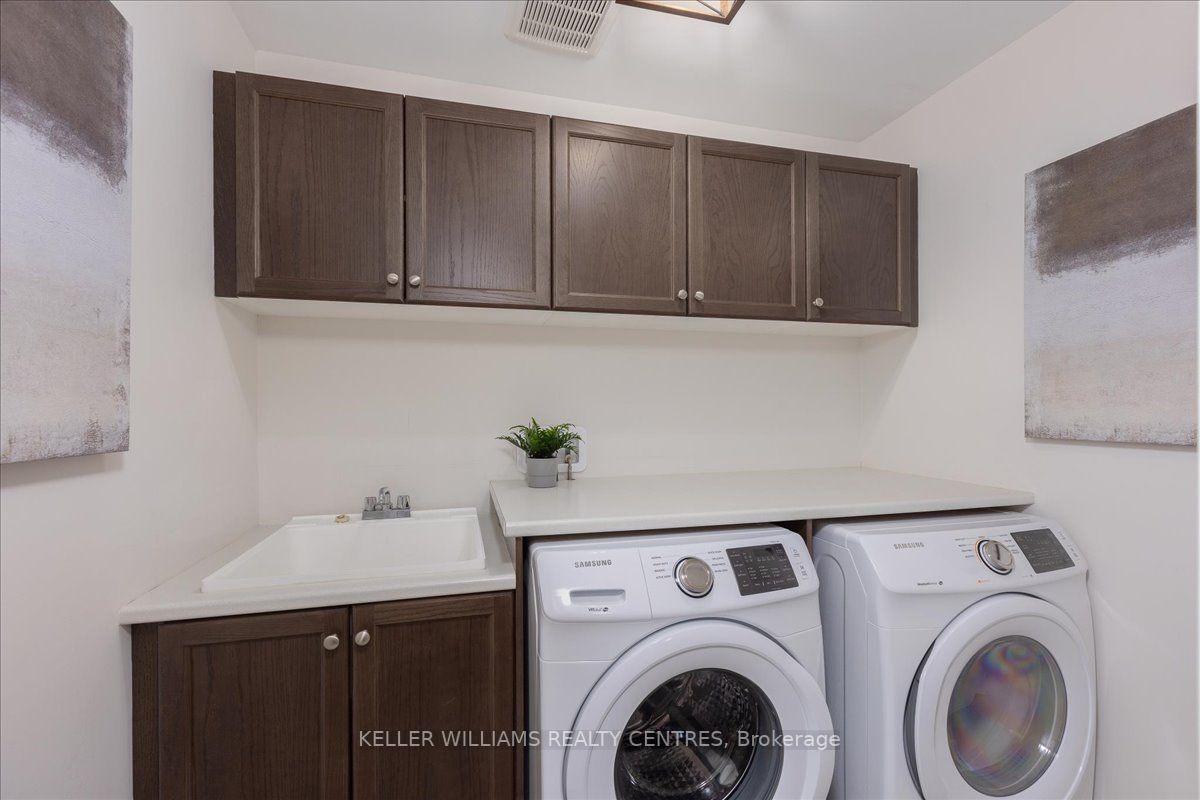 39 Deepwood Cres