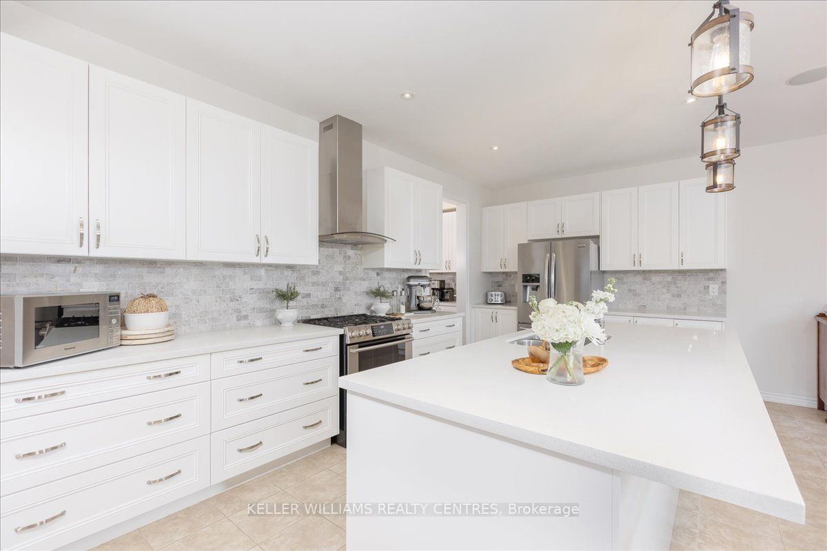 39 Deepwood Cres