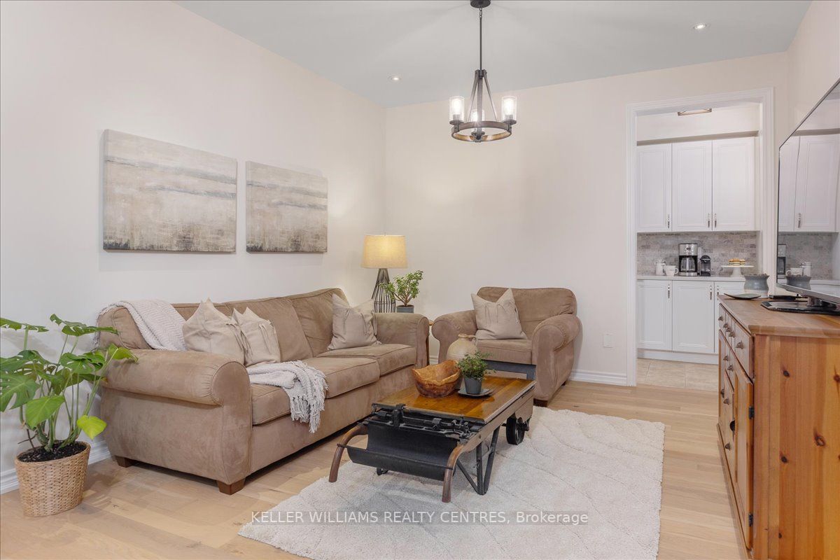 39 Deepwood Cres