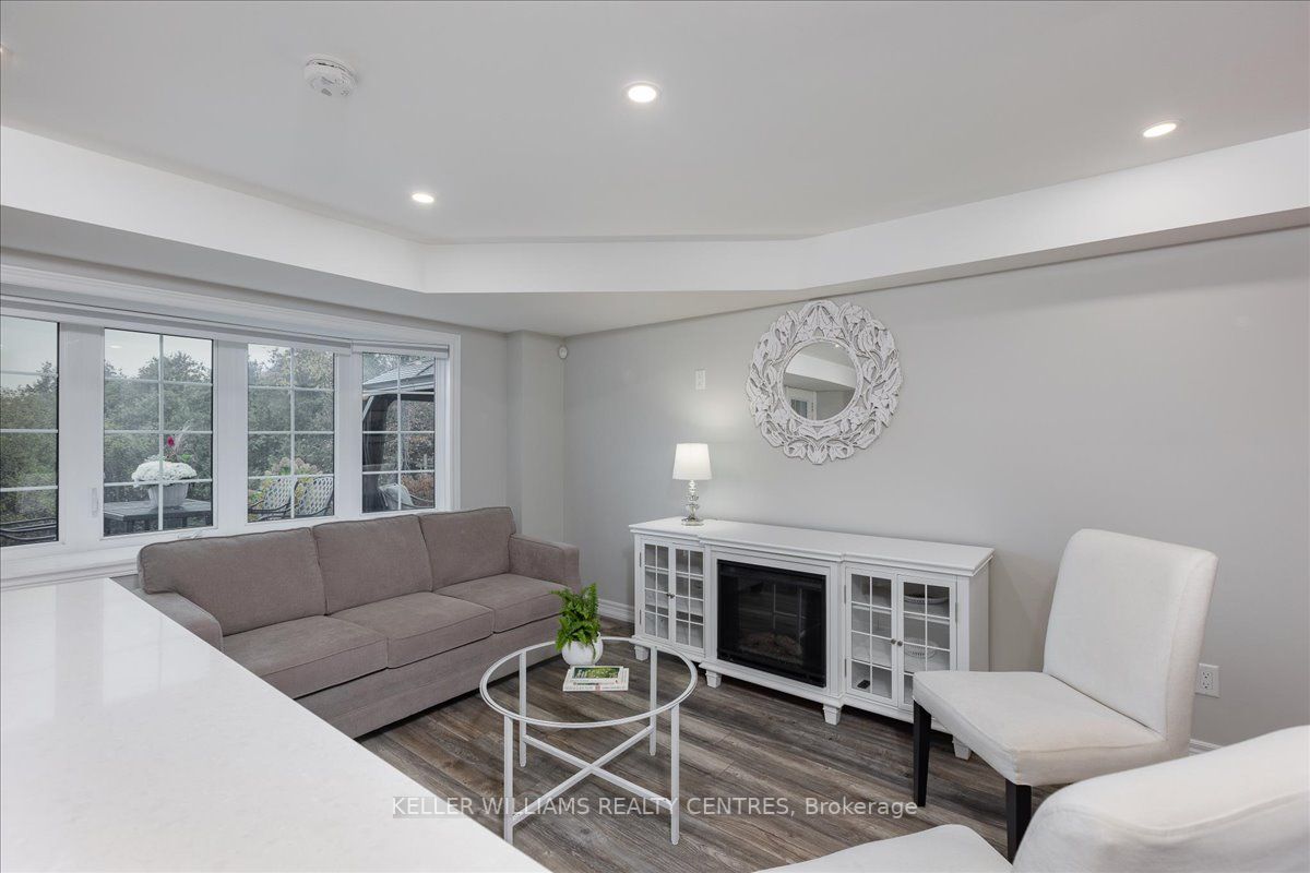 39 Deepwood Cres
