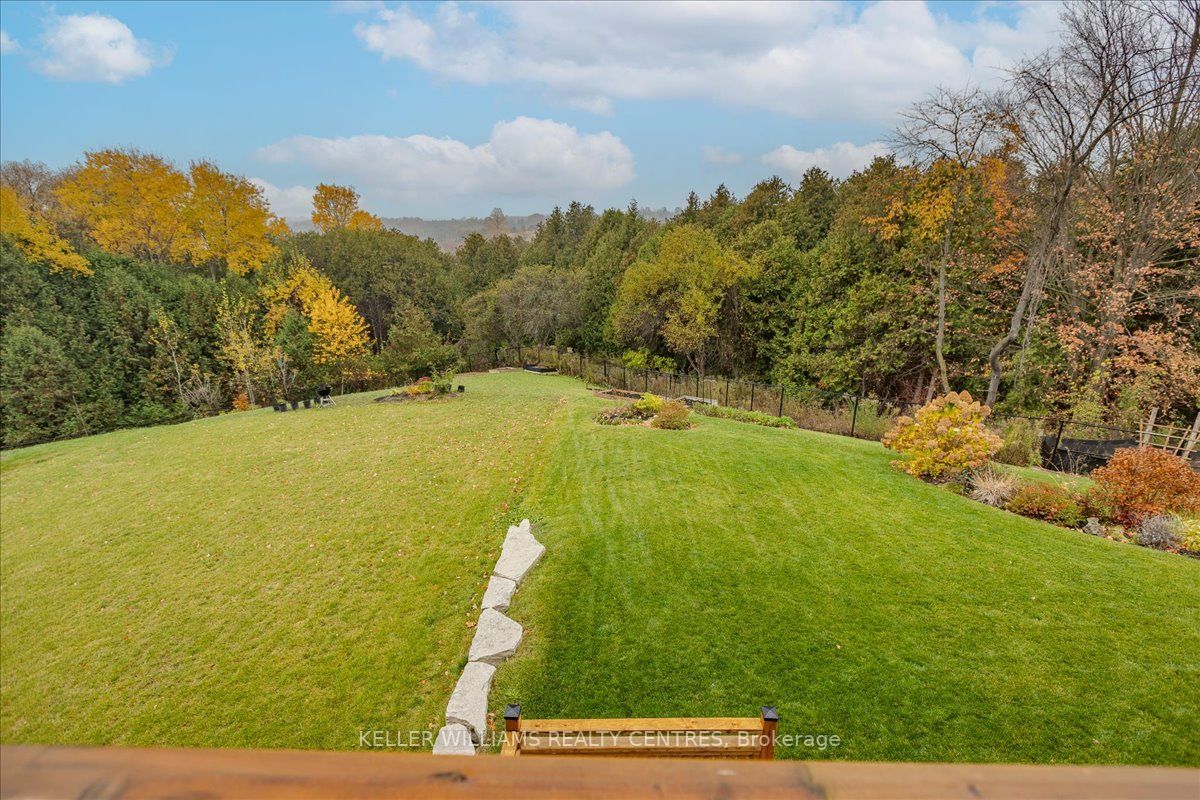 39 Deepwood Cres