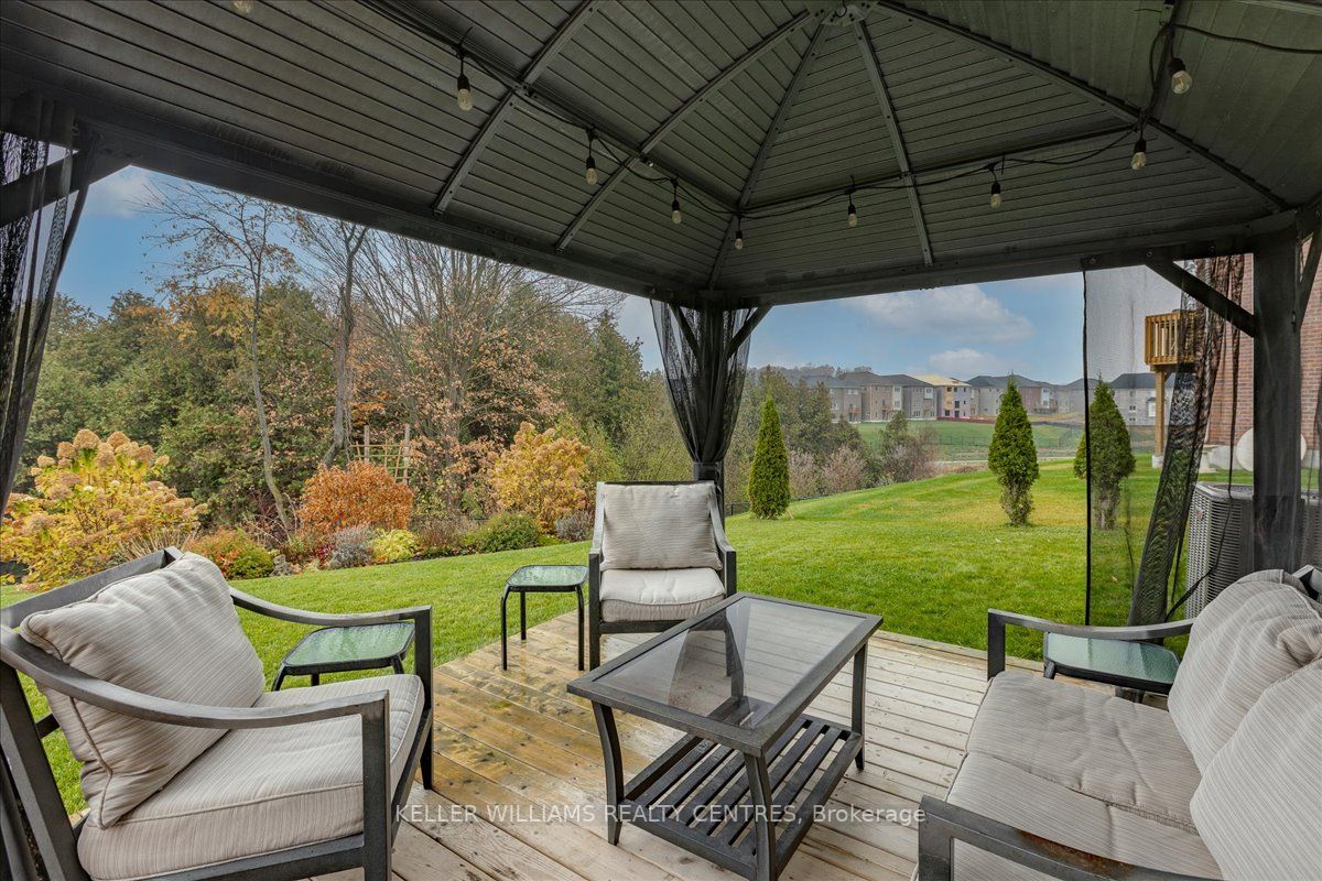 39 Deepwood Cres