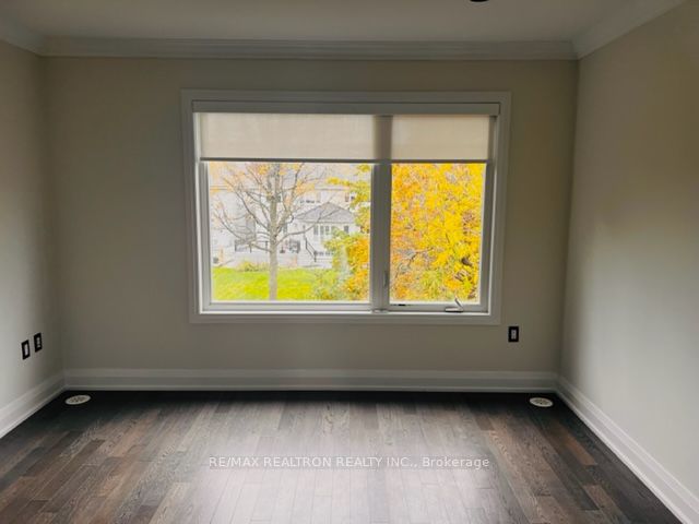 54 Moneypenny Pl