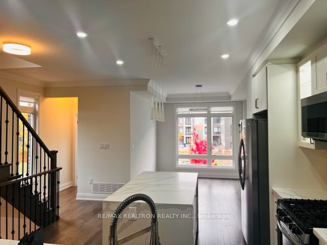 54 Moneypenny Pl