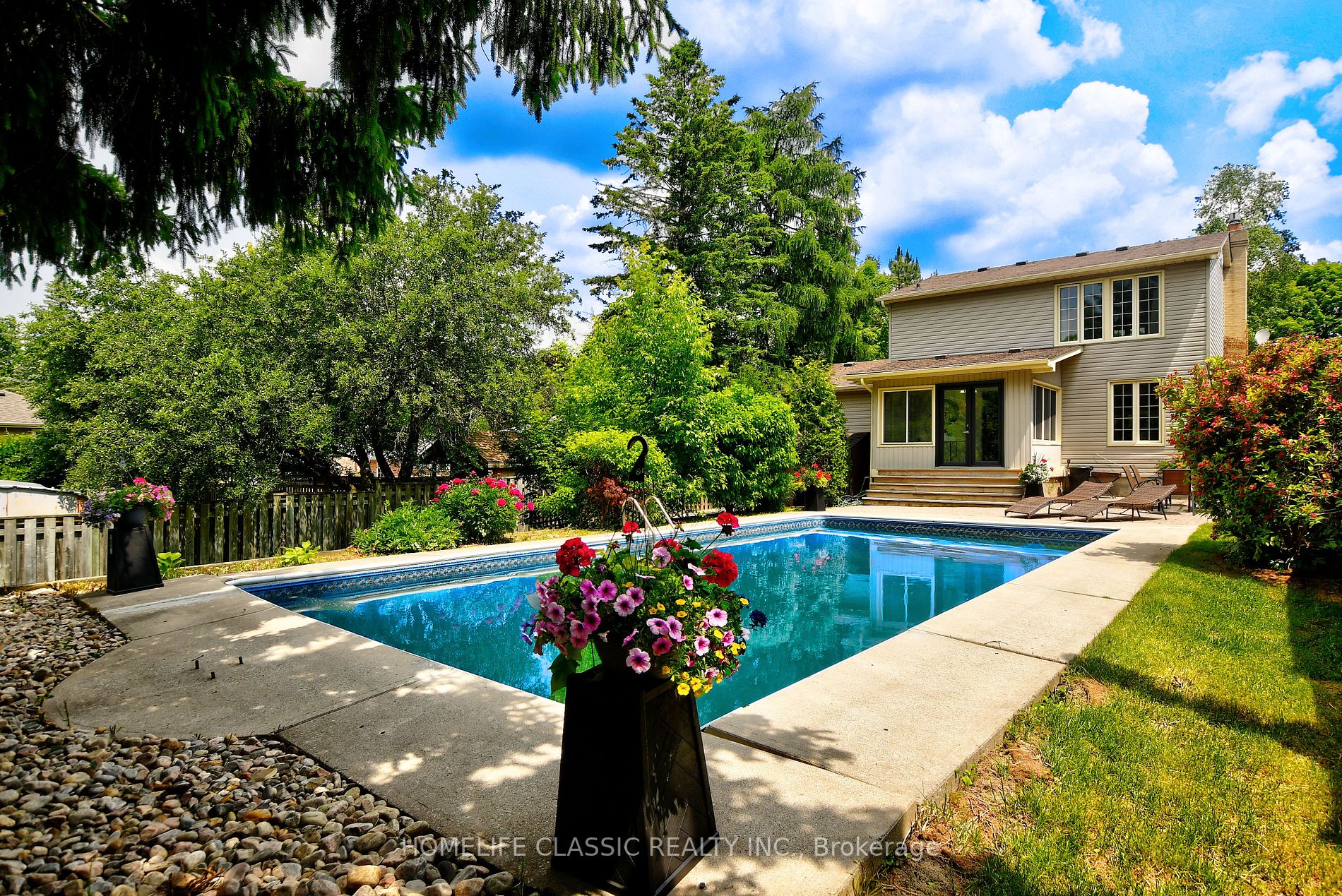 236 Hibiscus Crt N
