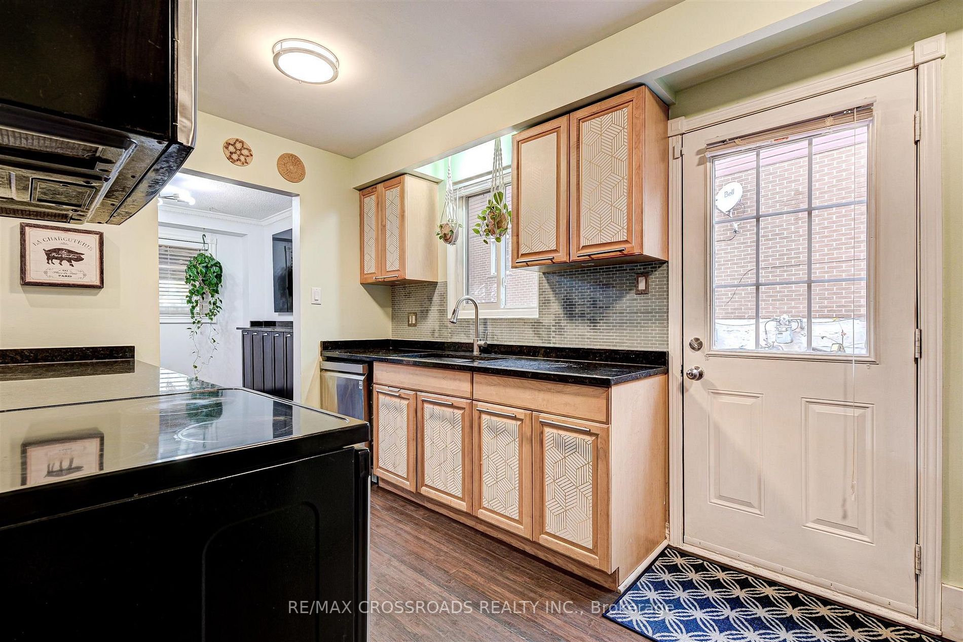 214 Collings Ave