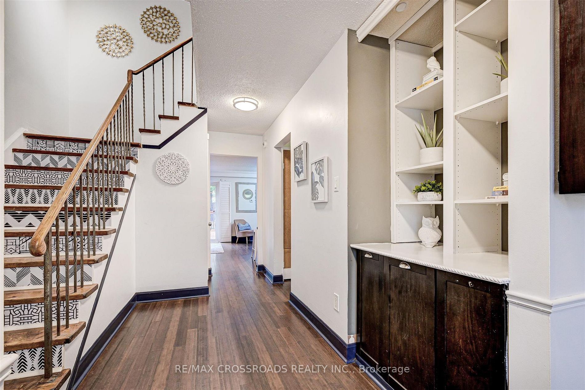 214 Collings Ave