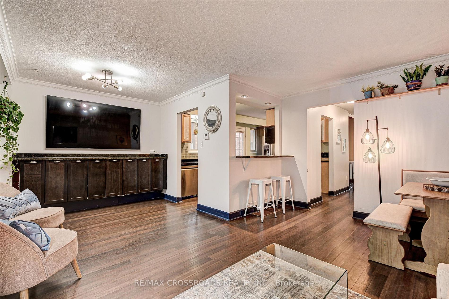 214 Collings Ave