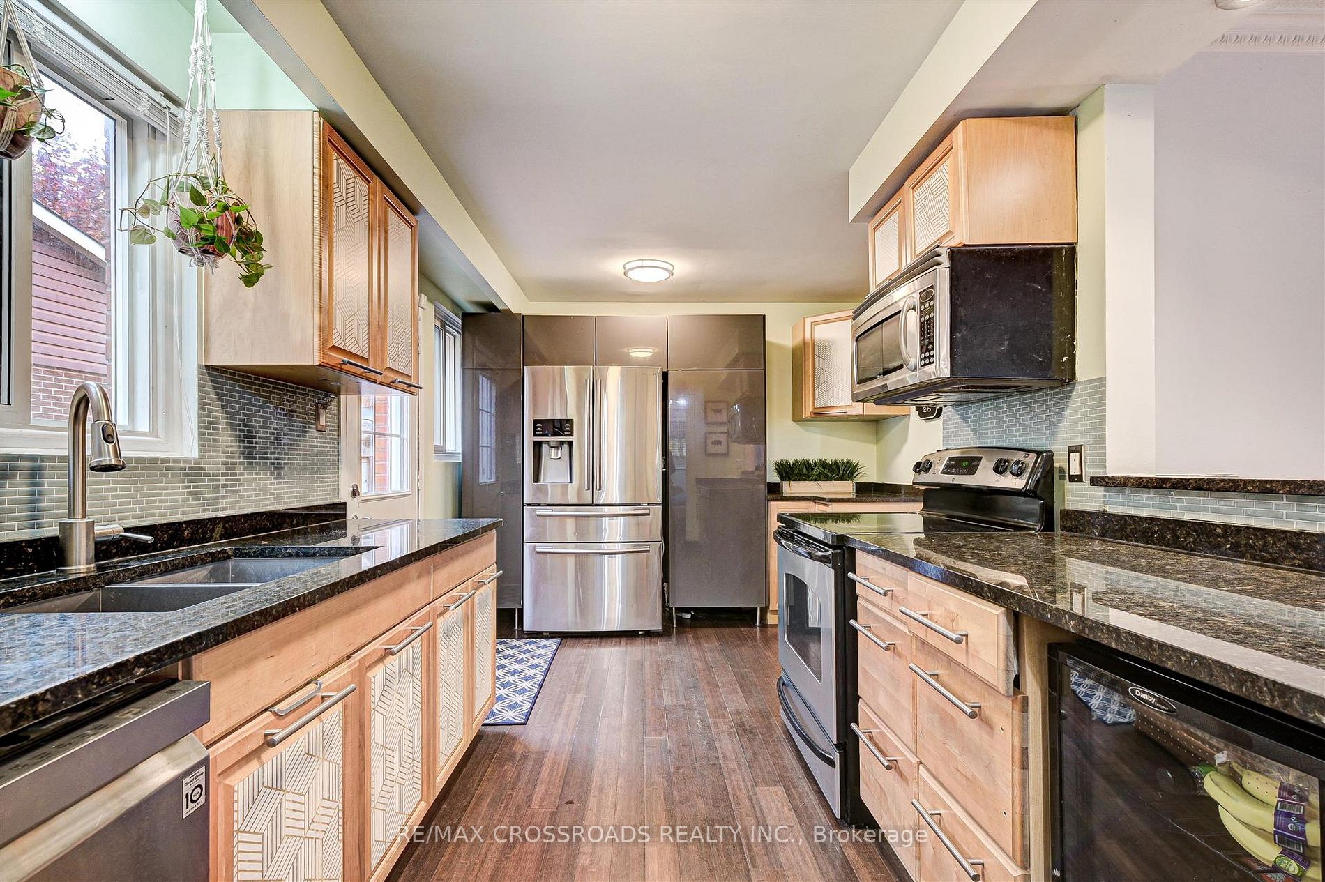 214 Collings Ave