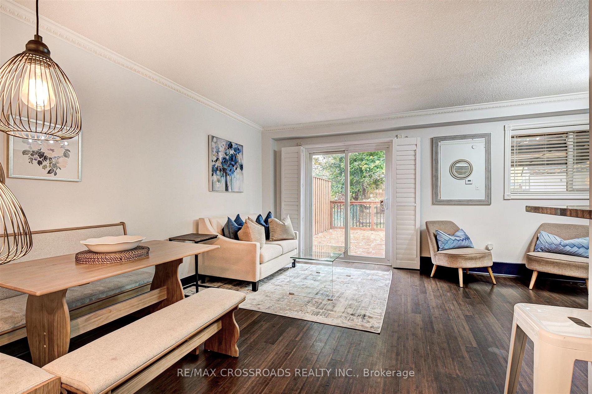 214 Collings Ave