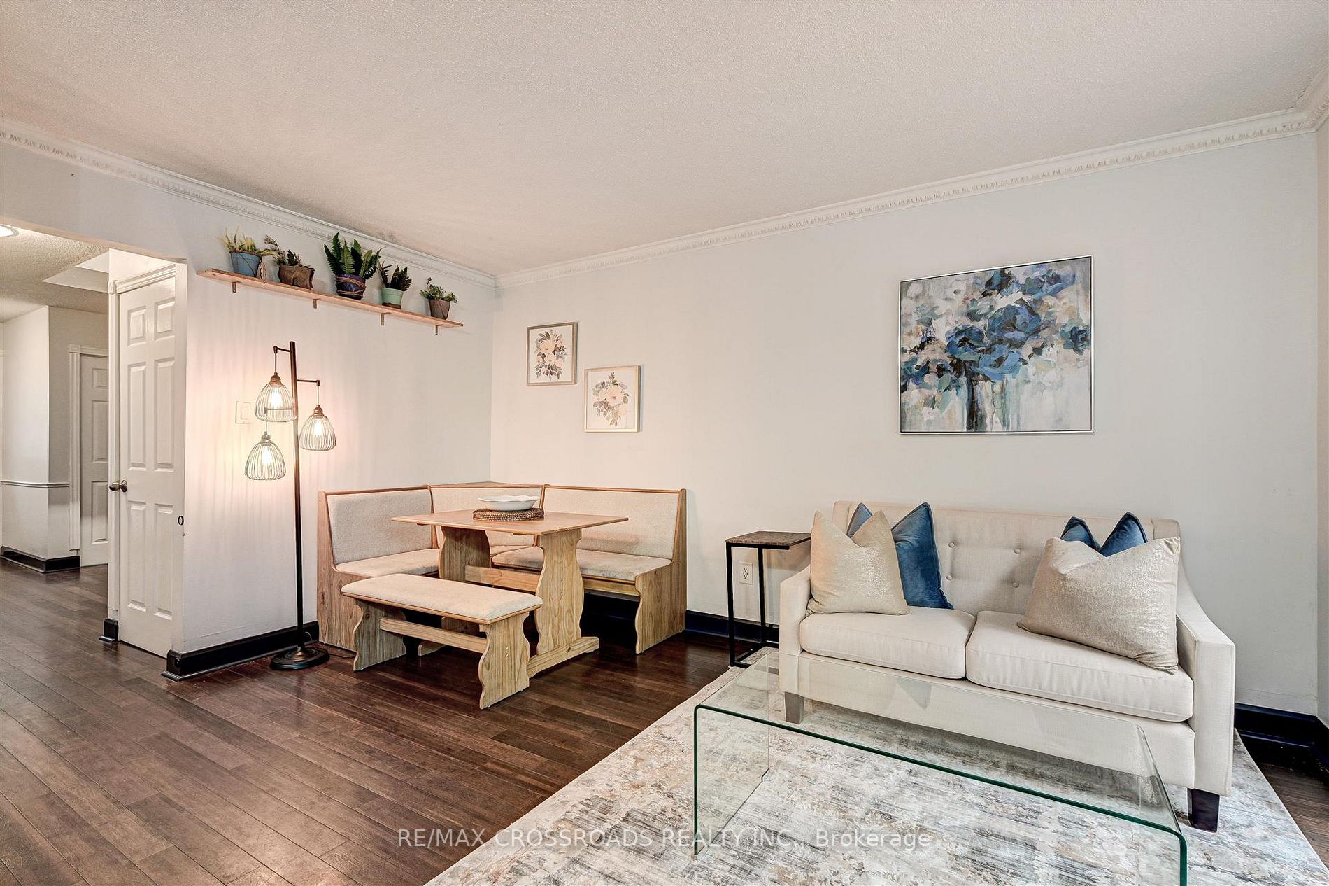 214 Collings Ave