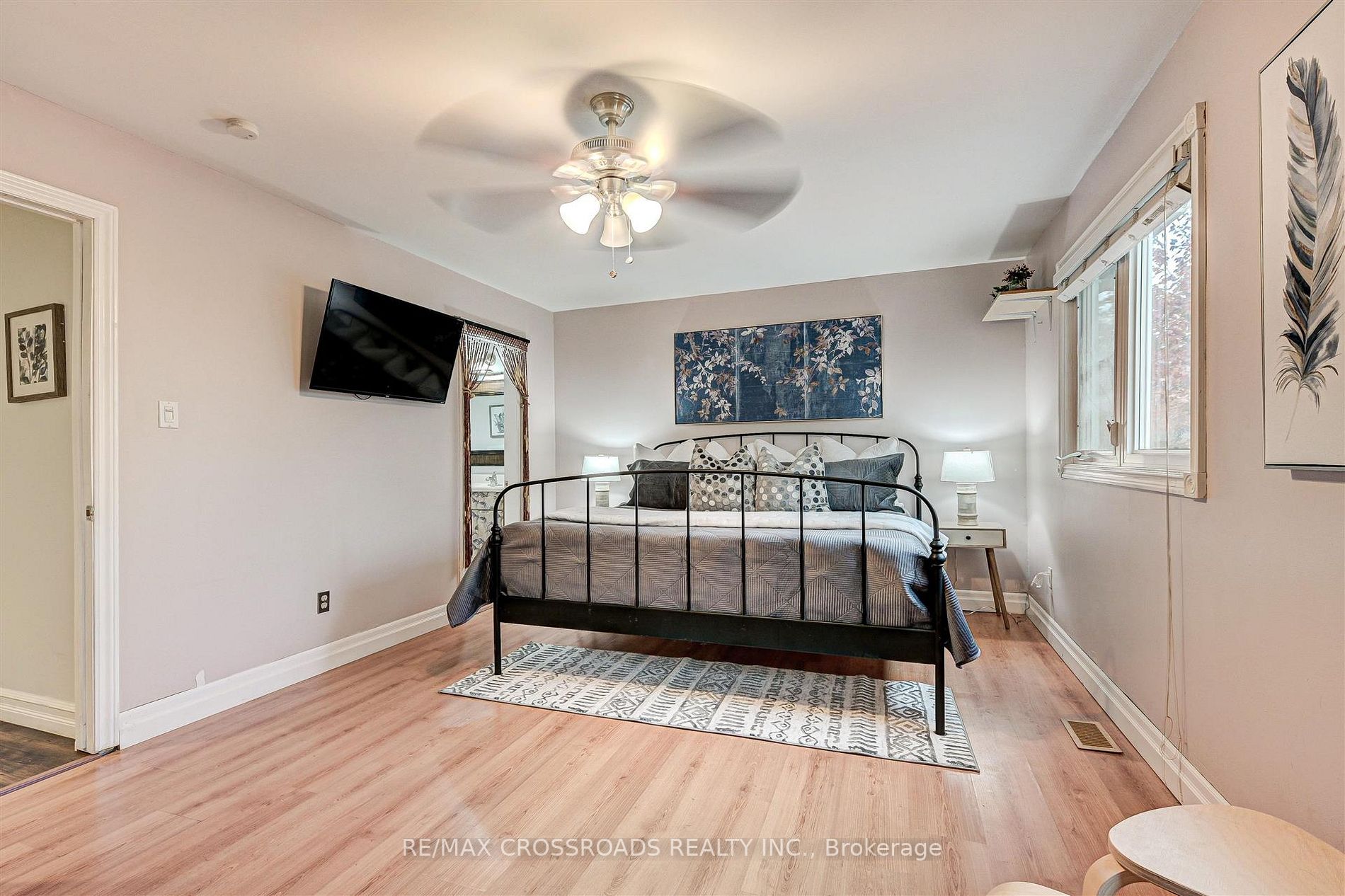 214 Collings Ave