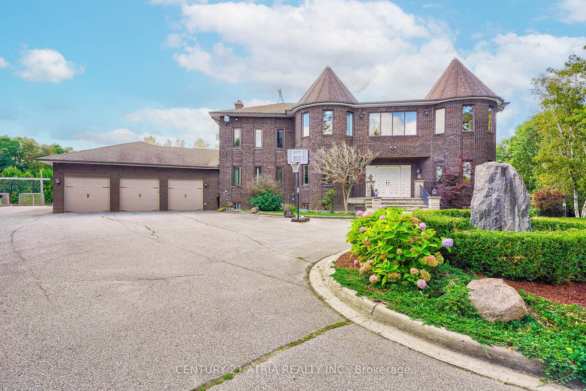 811 16th Sideroad