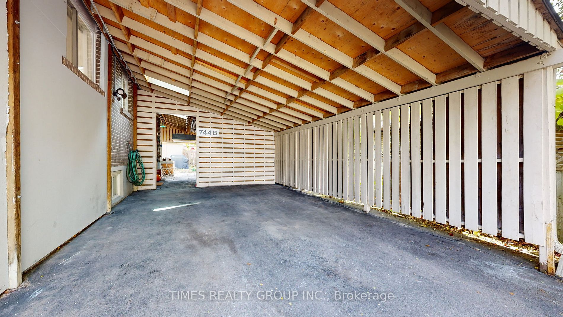 744 Botany Hill Cres