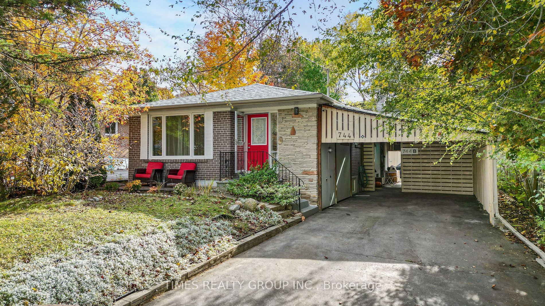 744 Botany Hill Cres