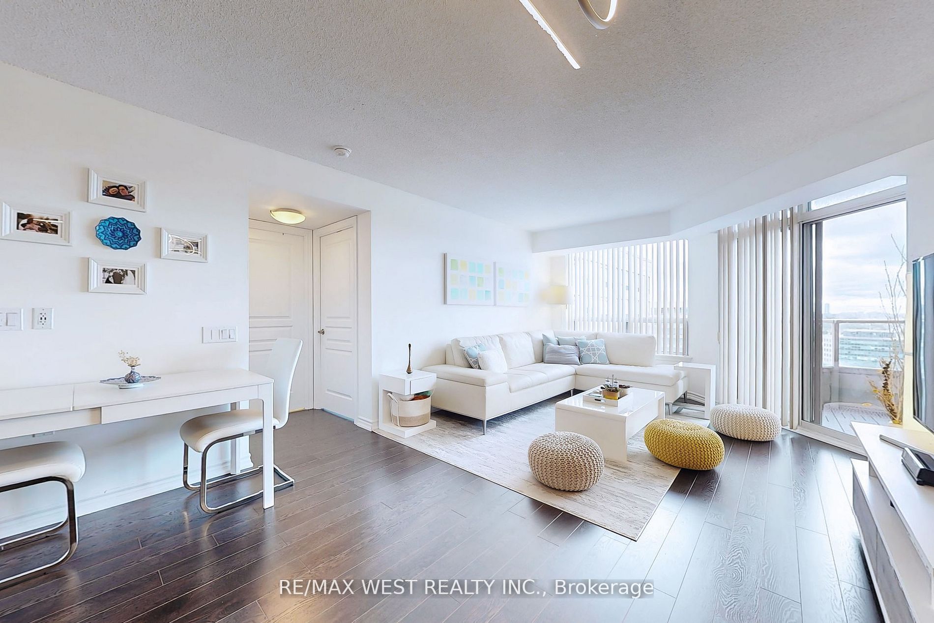 9015 Leslie St, #Lph01