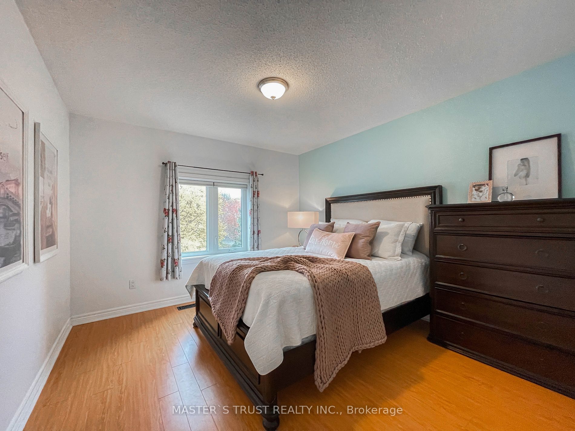 457 Hewitt Circ