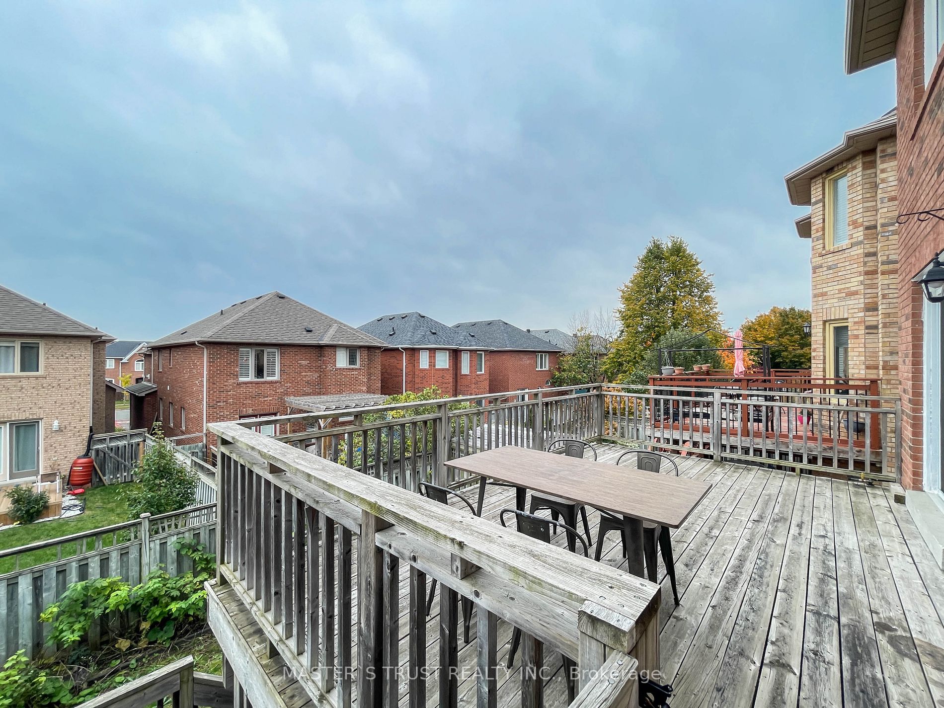 457 Hewitt Circ