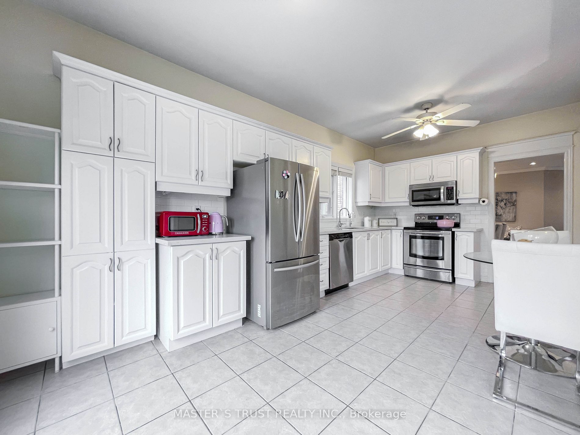 457 Hewitt Circ