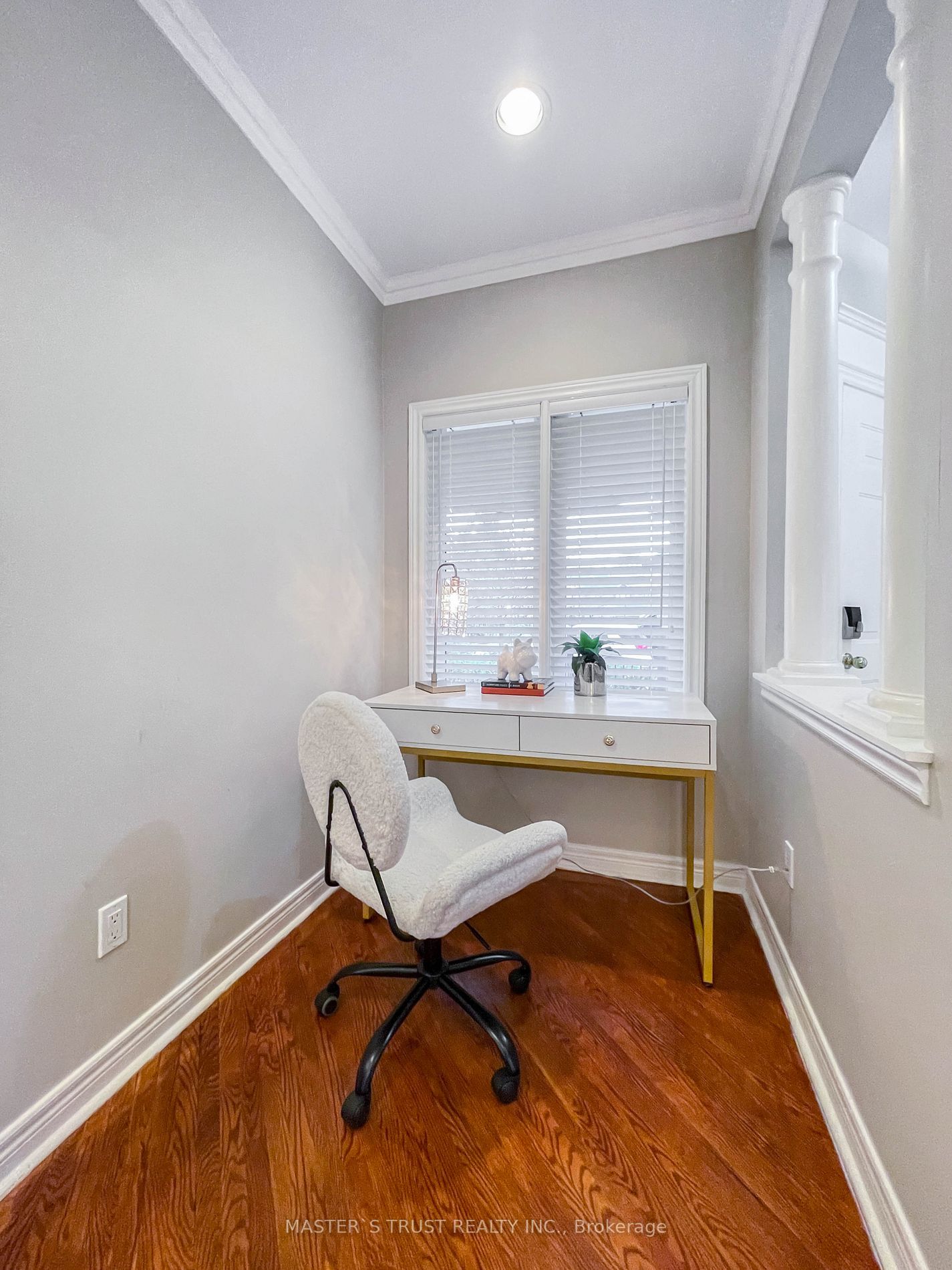 457 Hewitt Circ