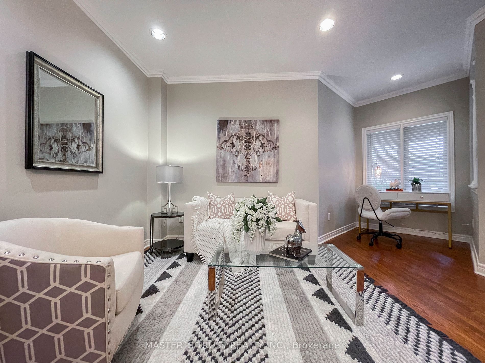 457 Hewitt Circ