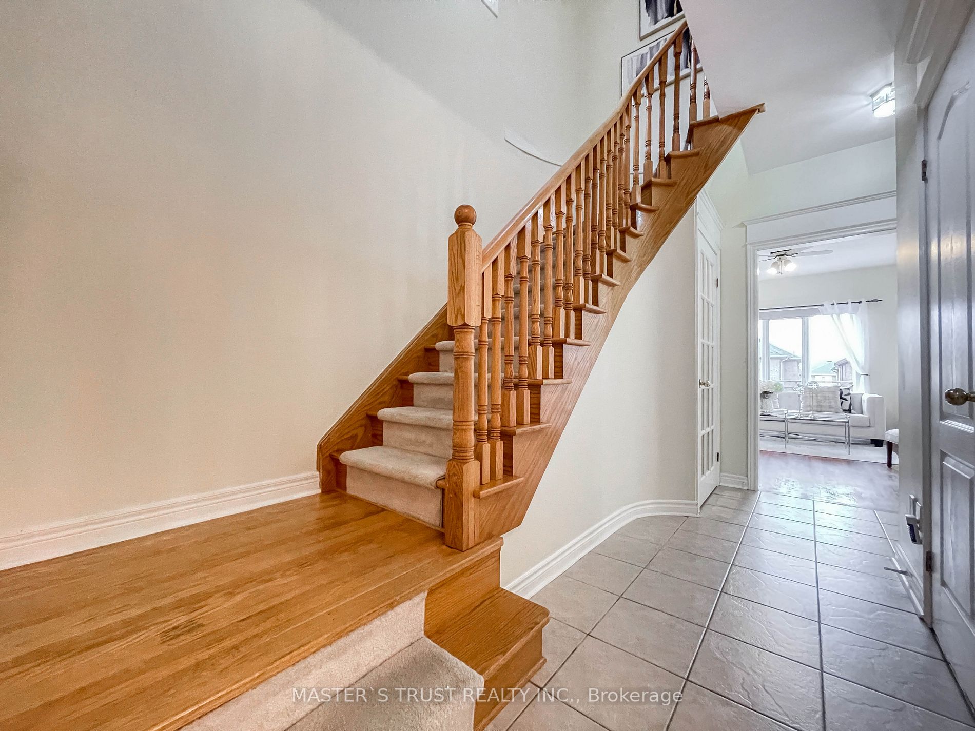 457 Hewitt Circ