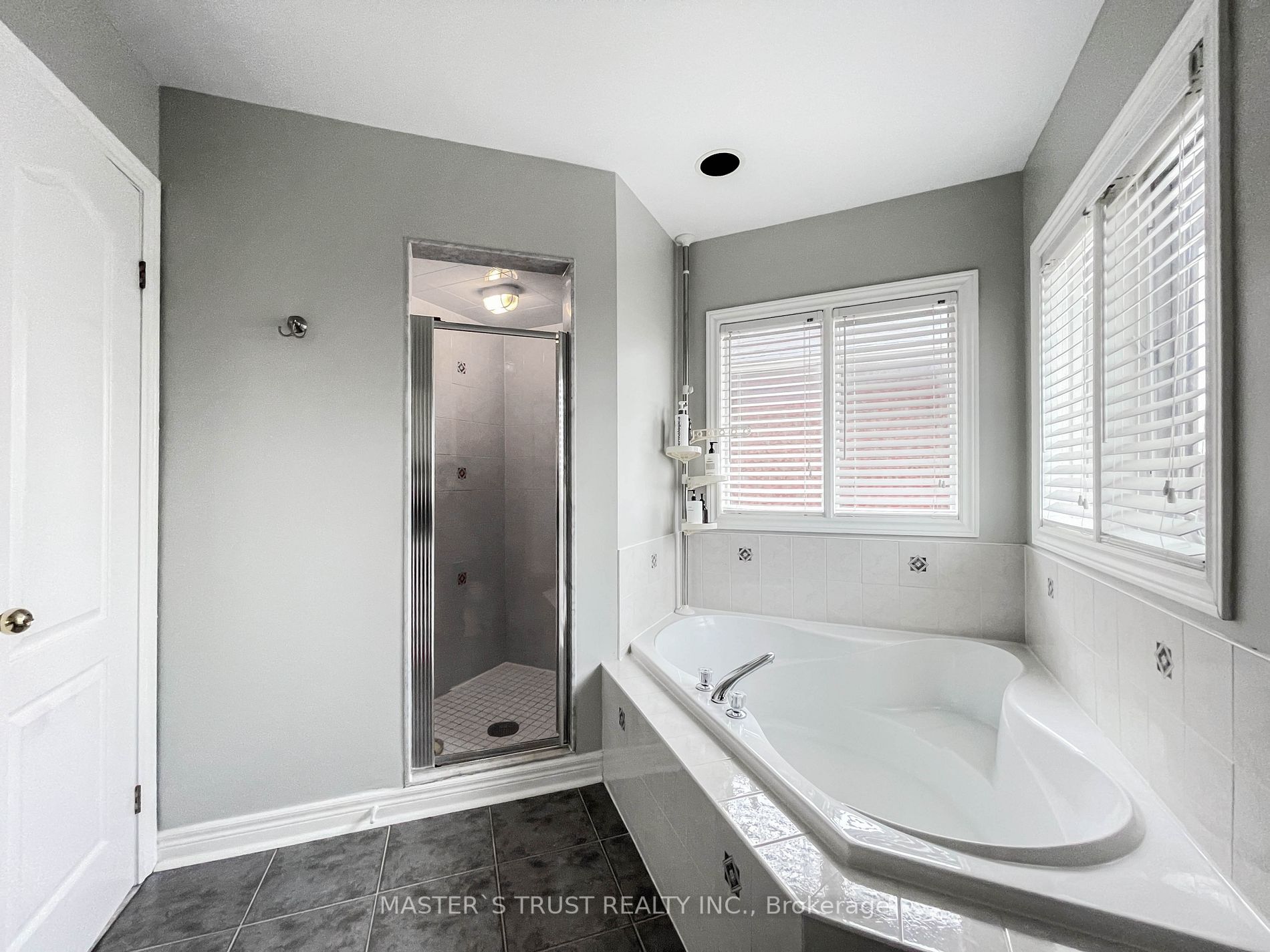 457 Hewitt Circ