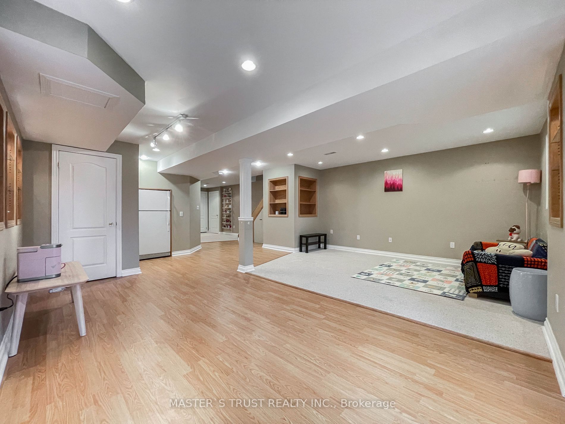 457 Hewitt Circ