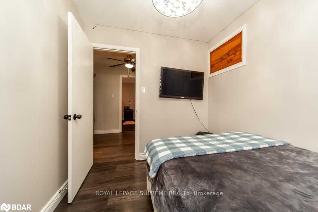 288 Centre St N