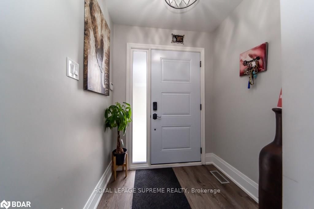 288 Centre St N