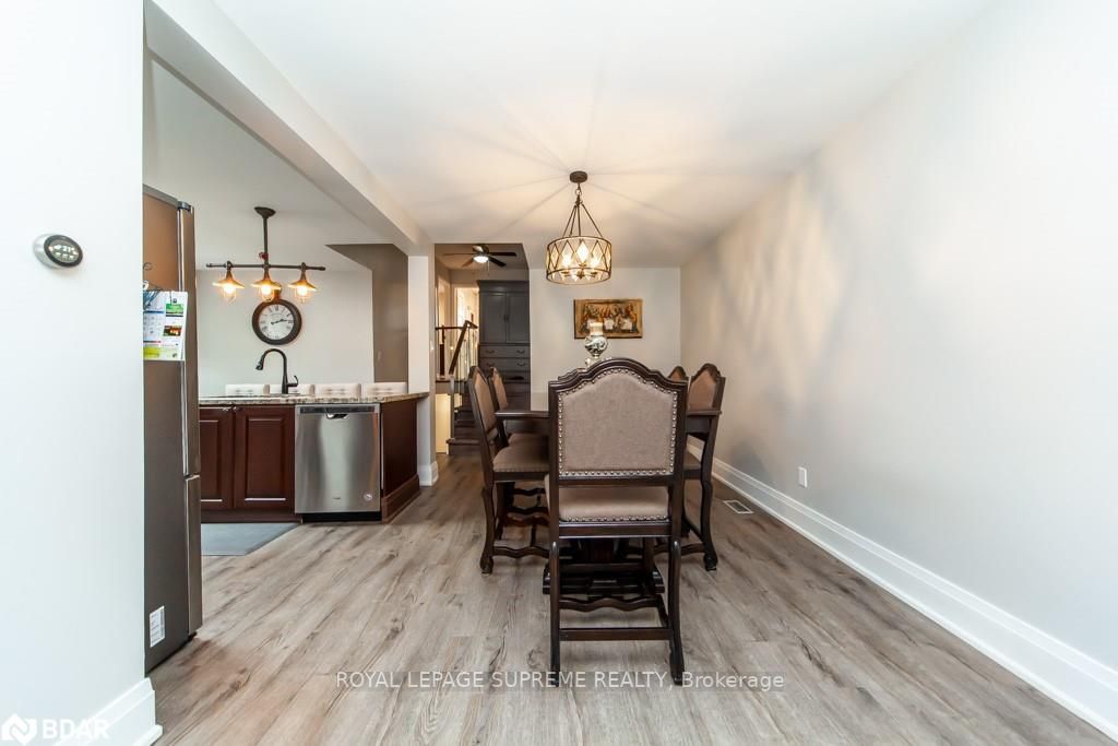 288 Centre St N