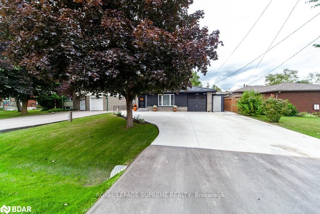 288 Centre St N