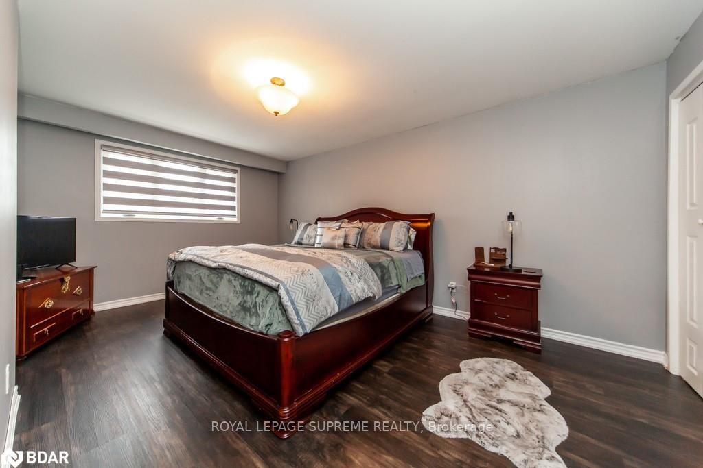 288 Centre St N