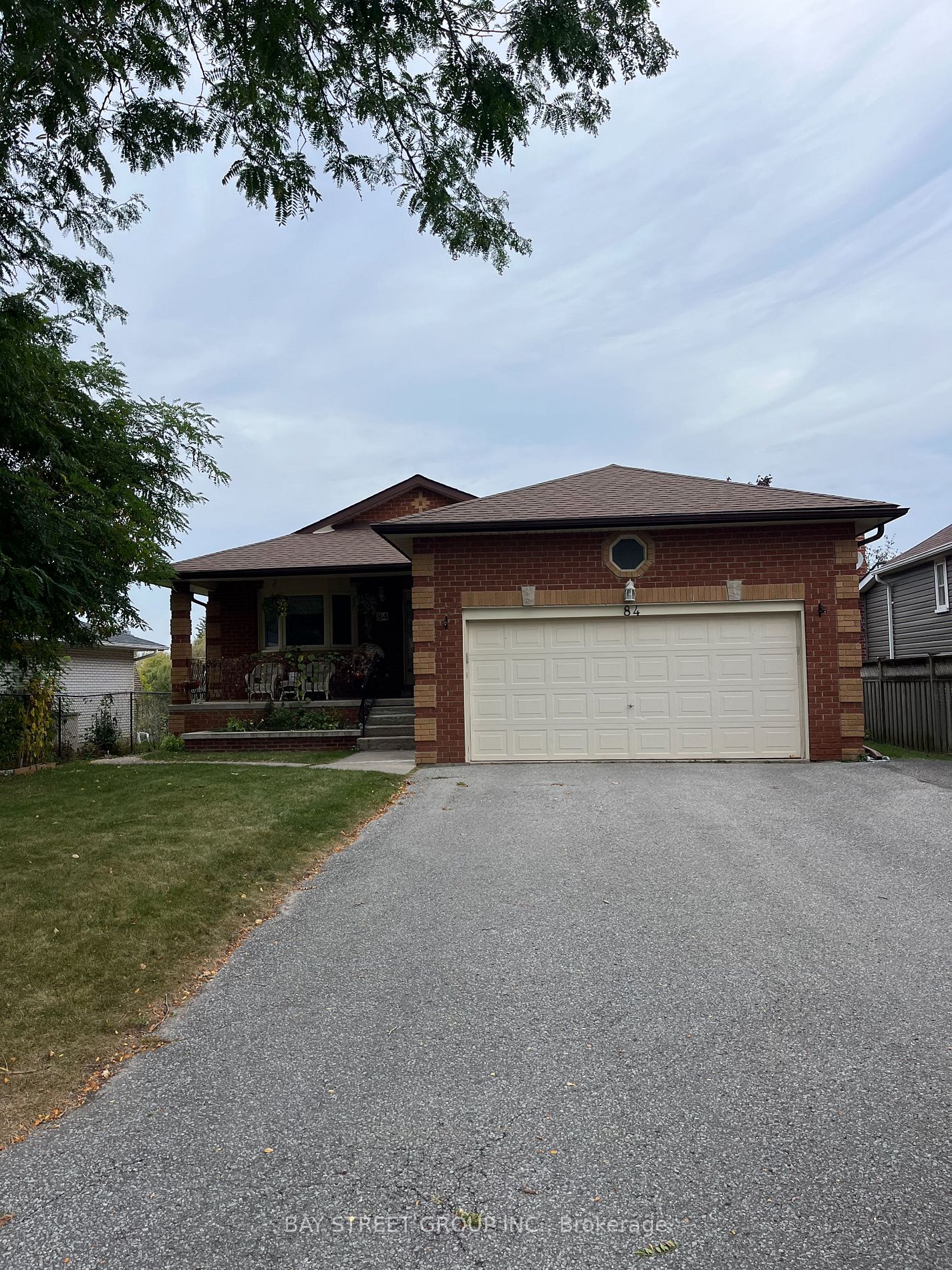 84 Riverglen Dr W