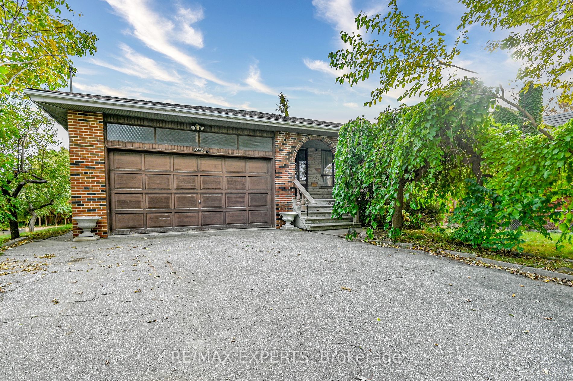 2355 Major Mackenzie Dr