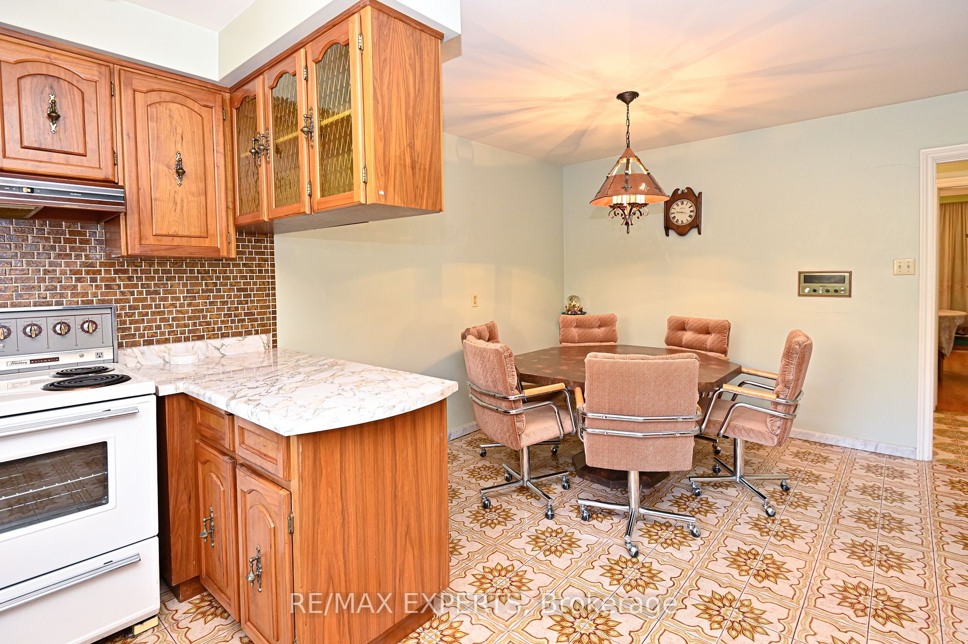 2355 Major Mackenzie Dr