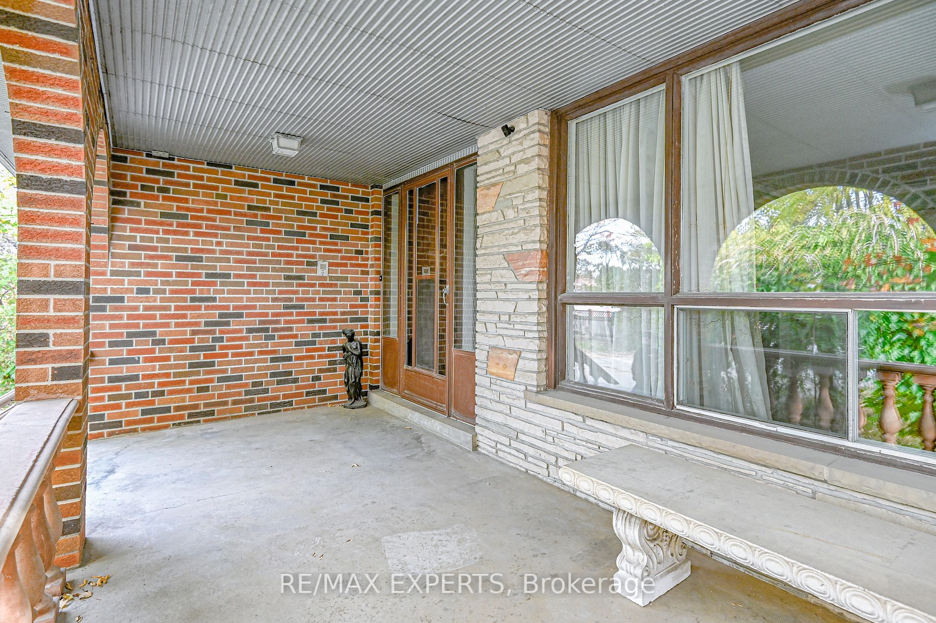 2355 Major Mackenzie Dr