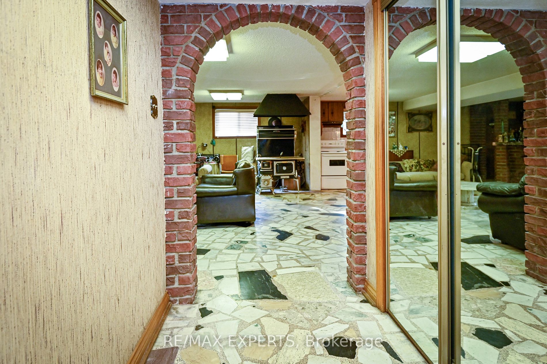2355 Major Mackenzie Dr
