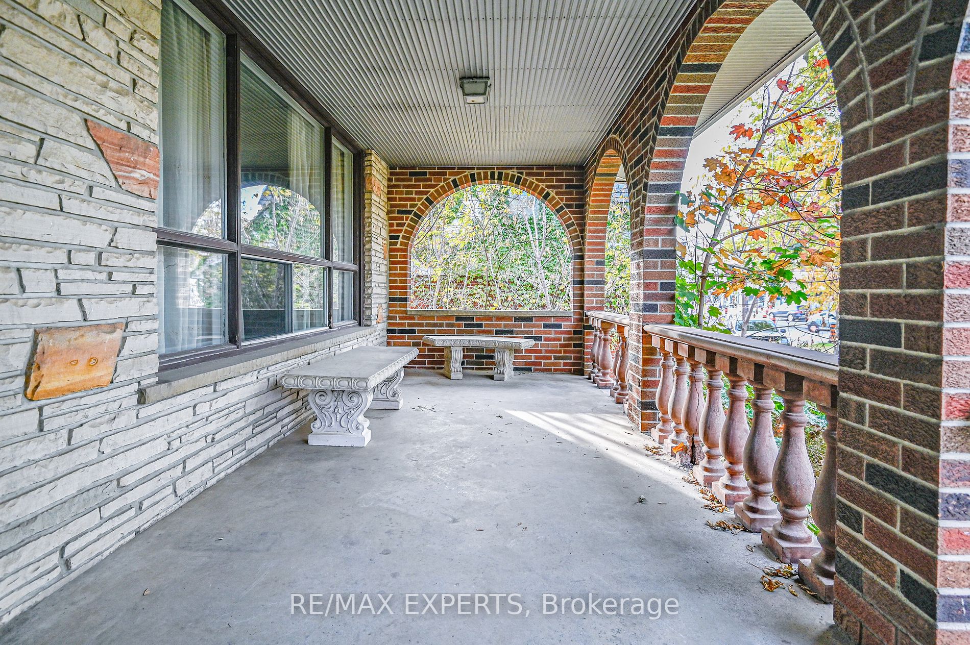 2355 Major Mackenzie Dr