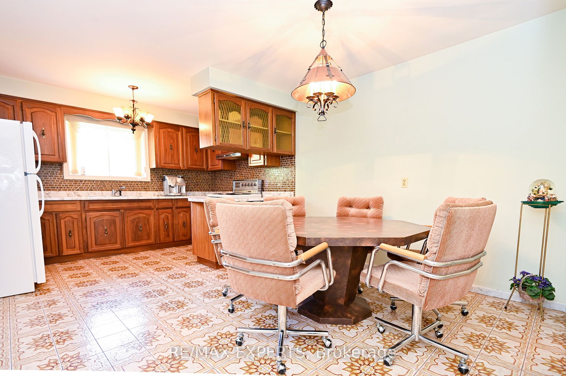 2355 Major Mackenzie Dr