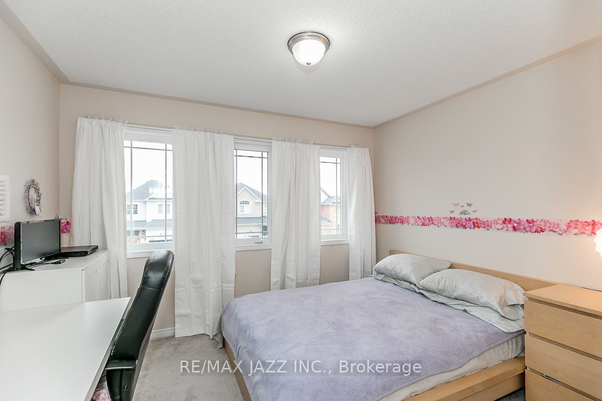 130 Long St