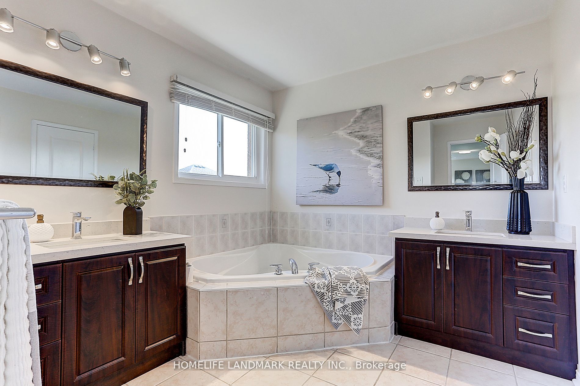60 Lampton Cres