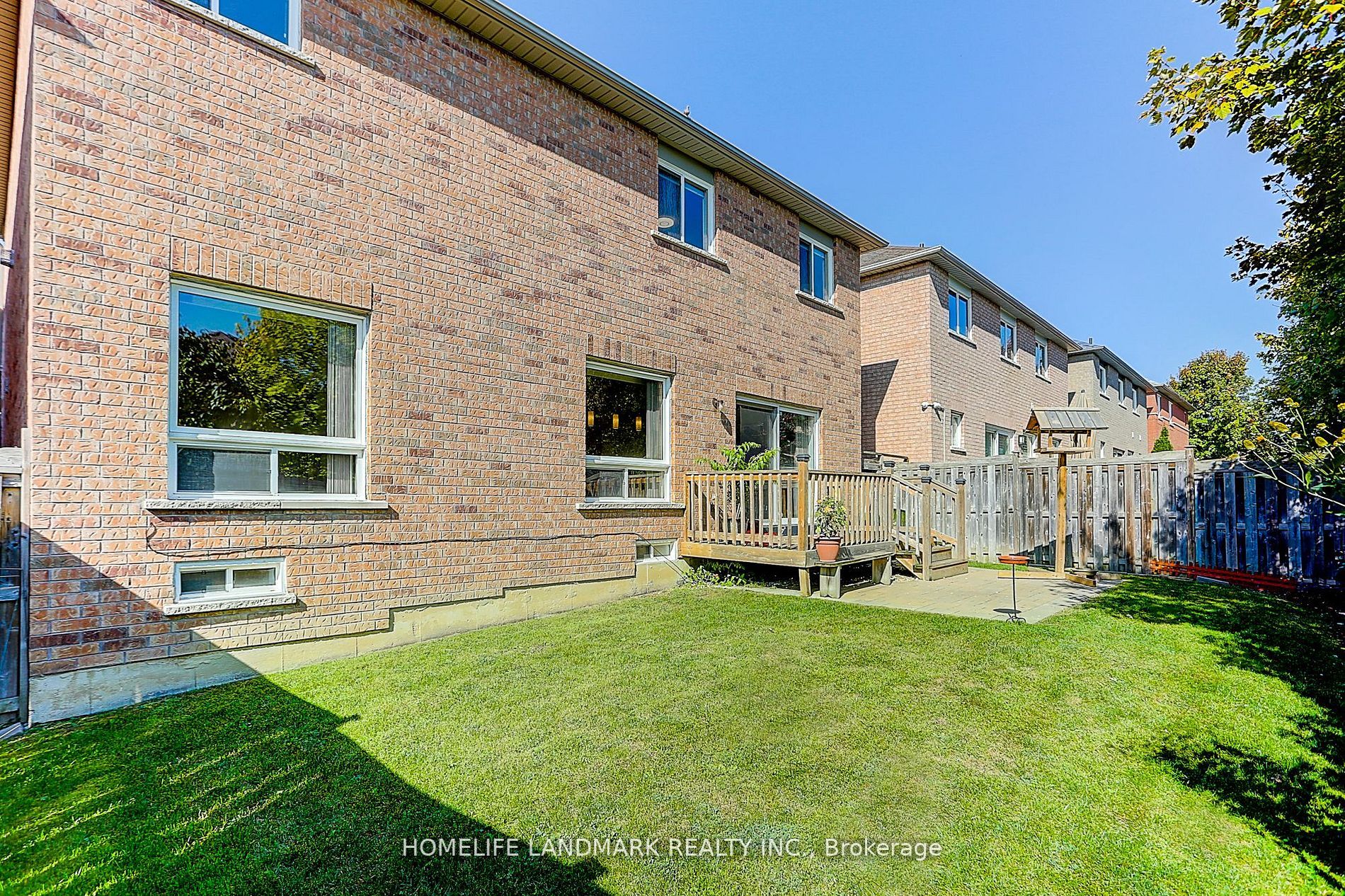 60 Lampton Cres